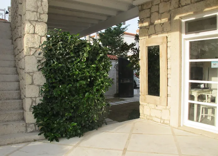 מלון Alenos Boutique 2*