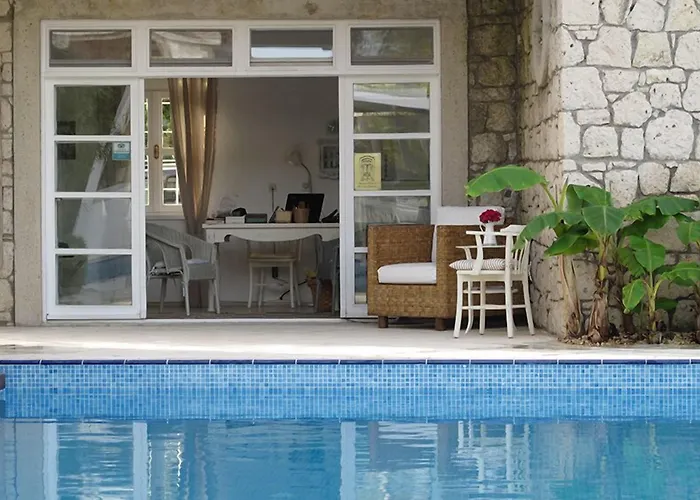 Alenos Boutique 2* אלאקאטי