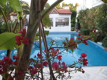 Alenos Boutique מלון