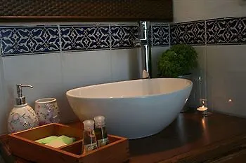 מלון Alenos Boutique 2*